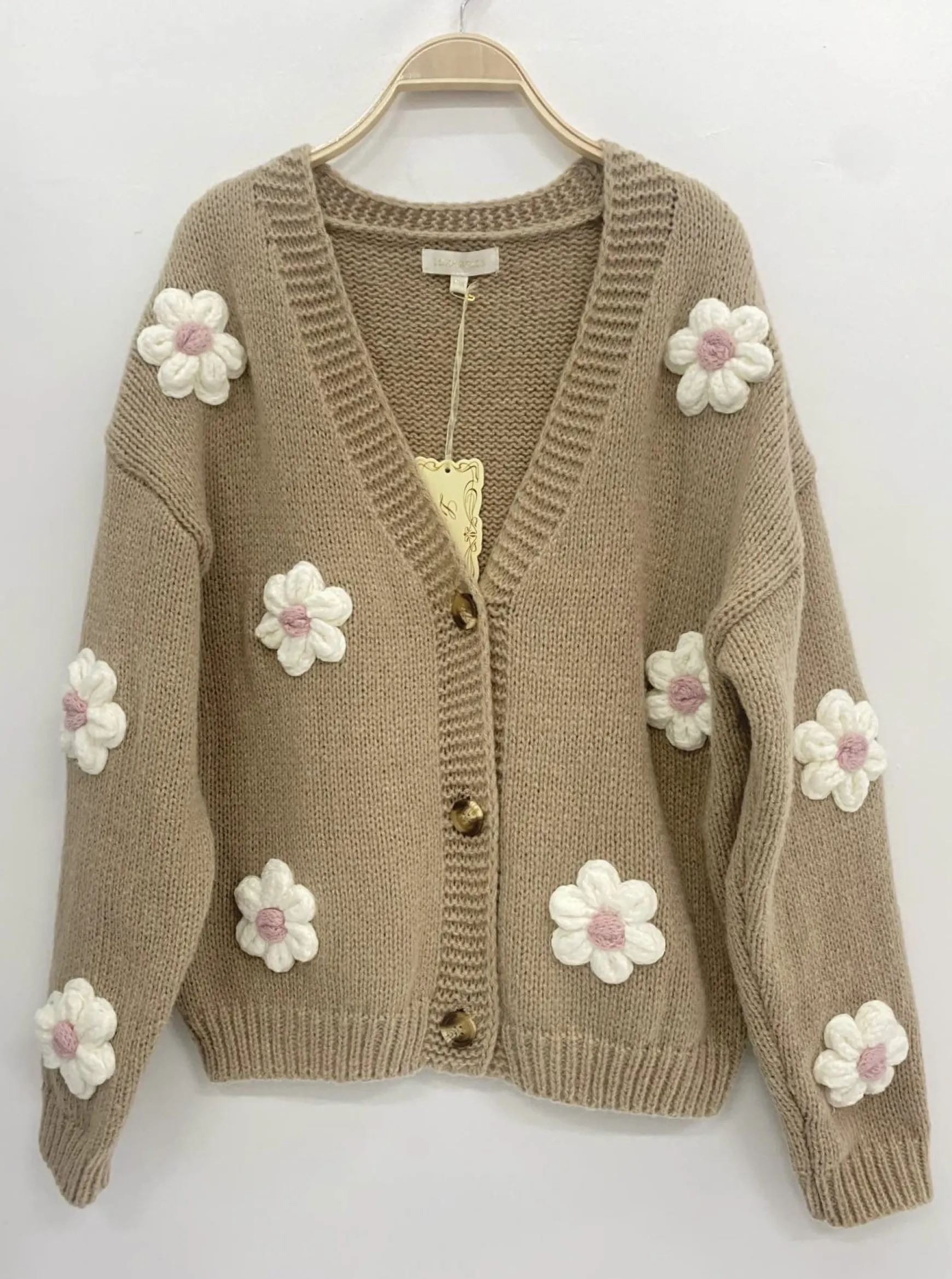 isa_margurit_cardigan_med_1.webp Online Gown Isa Margurit Cardigan Med Handlavet Blomster Camel
