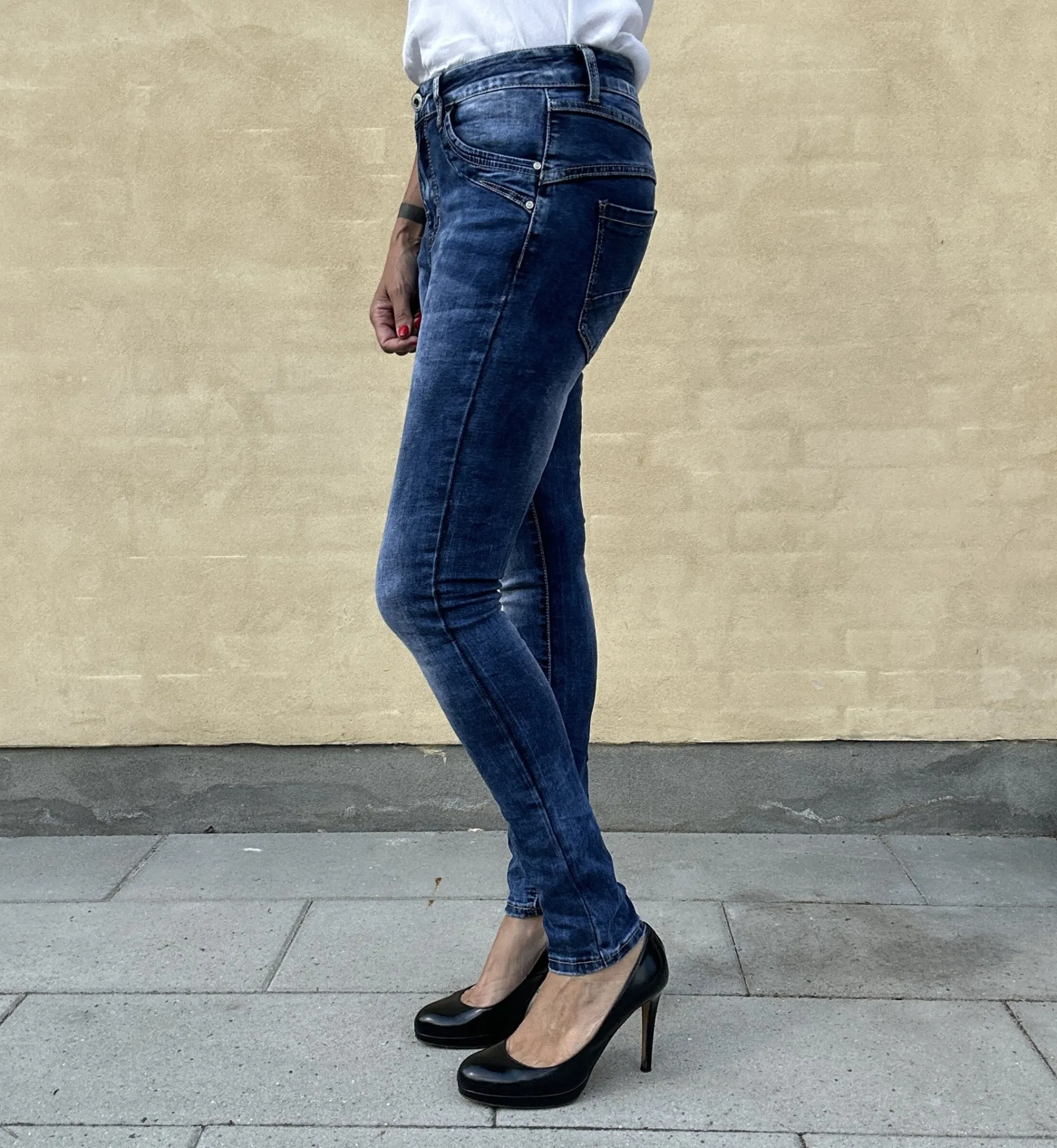 jewelly_jeans__mid_blue_w_1.webp Store Jewelly jeans 22214 Mid Blue Wash