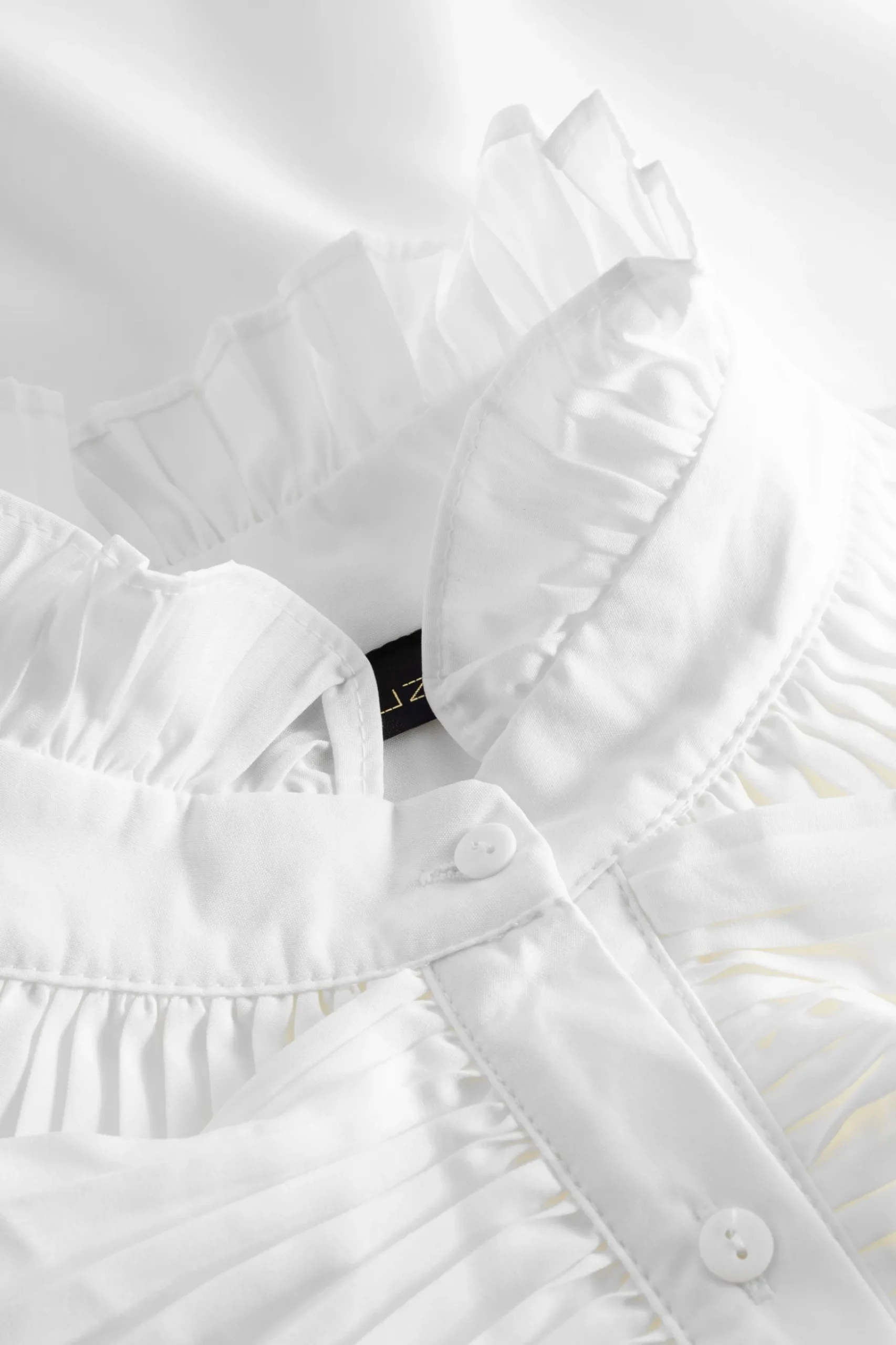 natasja_shirt_white_1.webp Fashion Qnuz Natasja Shirt White