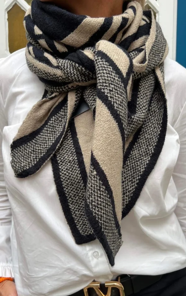 Best Qnuz Orail Lux Scarf Taupe