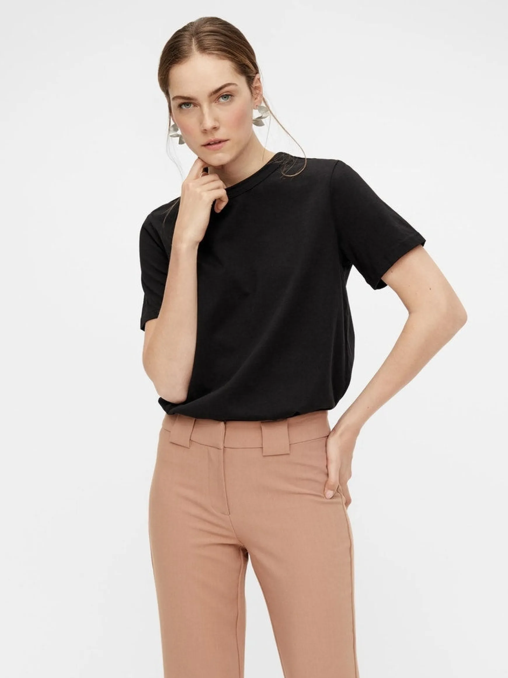 sarita_ss_oneck_tshirt_bl_2.webp Shop YAS Sarita Ss O-Neck T-Shirt Black