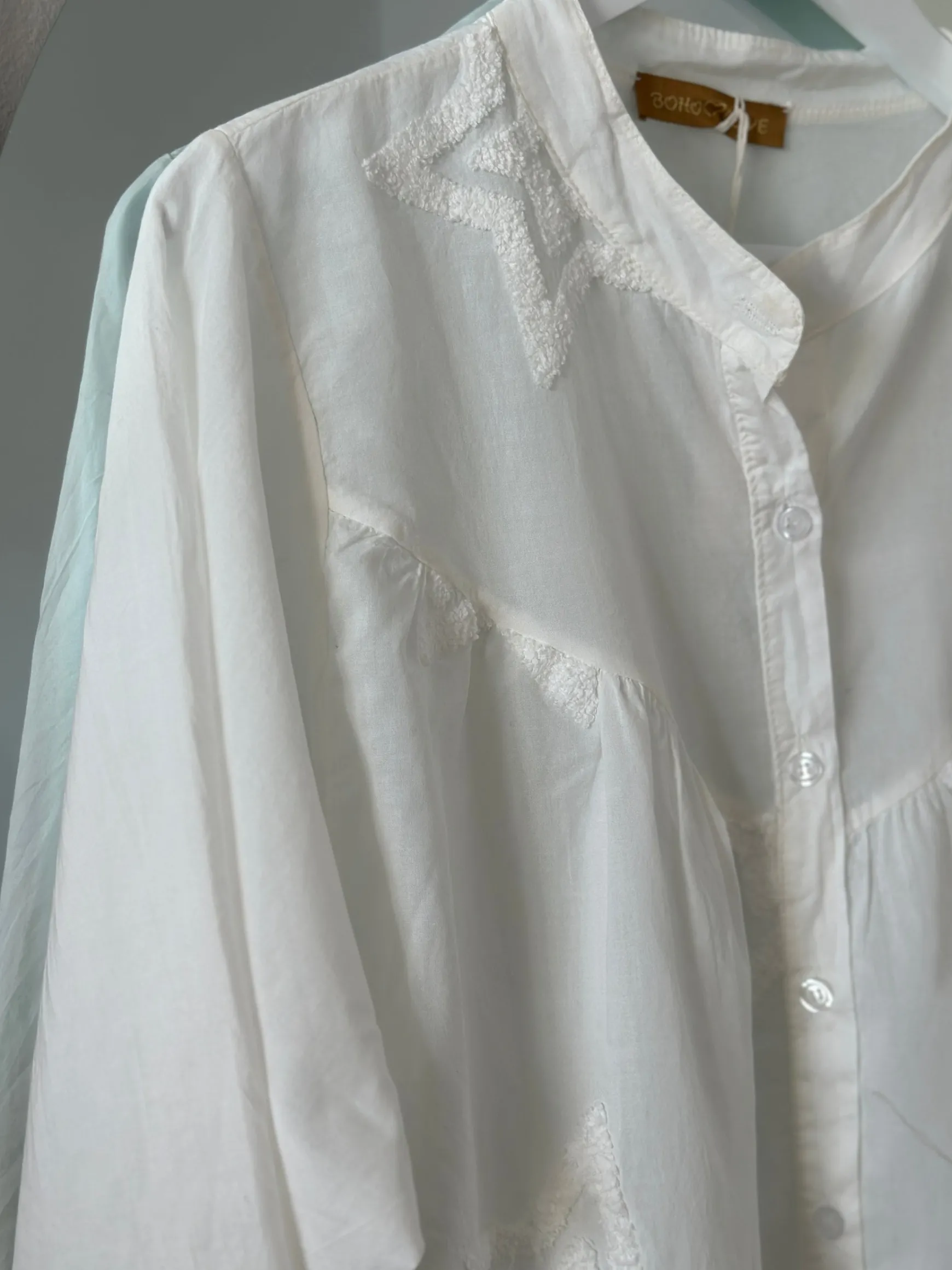 skjorte_med_stjerner_whit_2.webp Fashion Boho Love Skjorte Med Stjerner White
